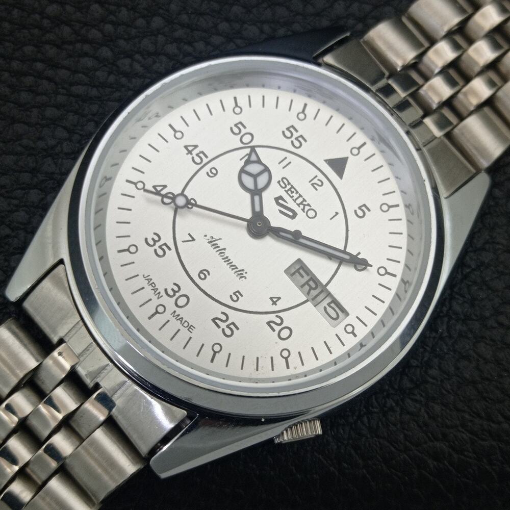 Vintage 1979 Seiko Automatic Mens Silver Watch W/daydate & Black accents - Picture 6 of 9